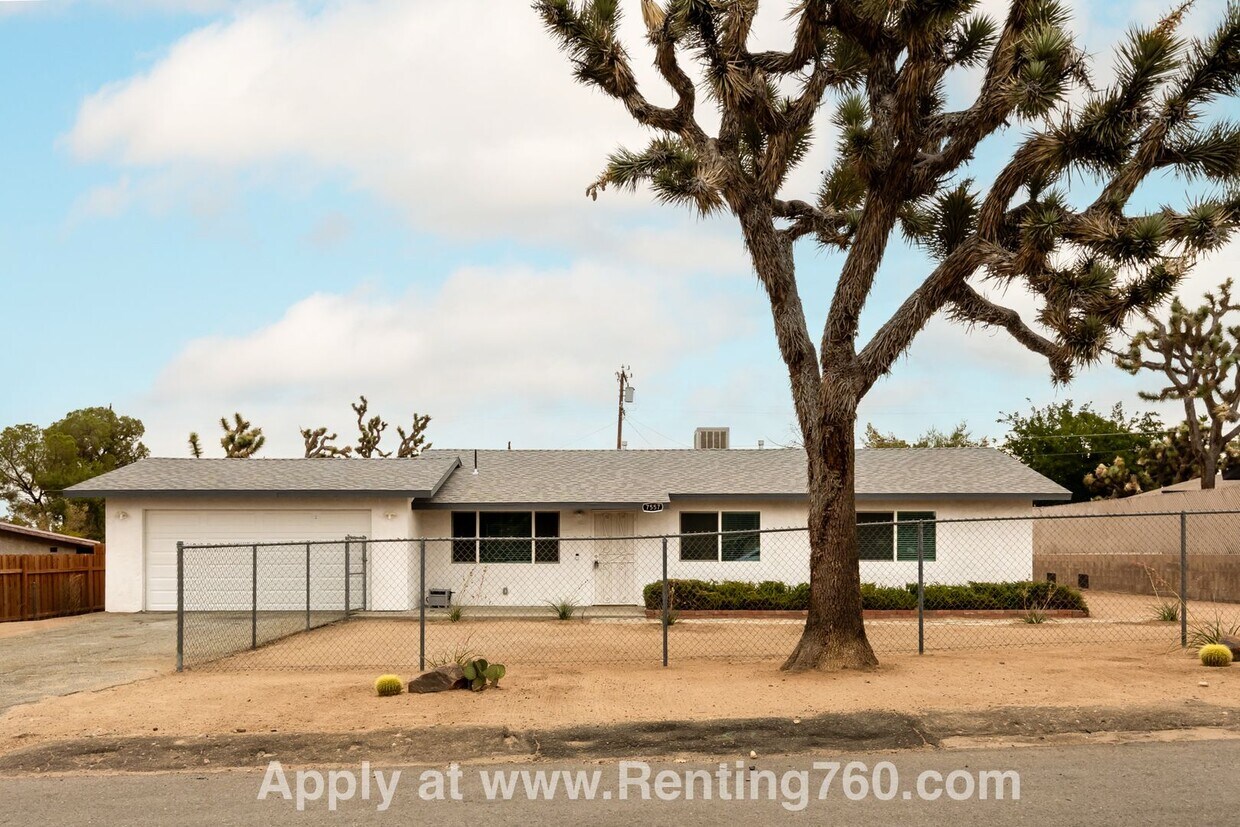 Primary Photo - Updated 3 Bed 2 Bath Home Centrally Located!!