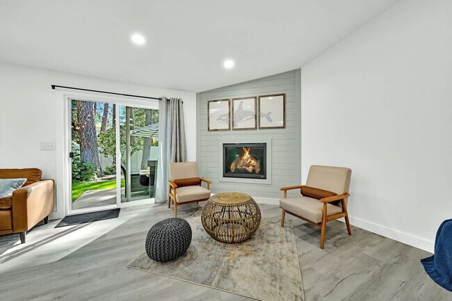 Building Photo - 5999 N Pinegrove Dr
