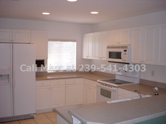 Building Photo - 4122 SW 17th Pl