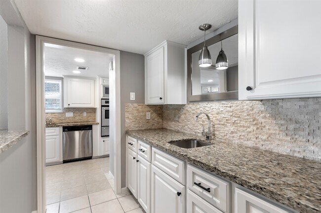 Foto del edificio - 24610 Green Moss Dr