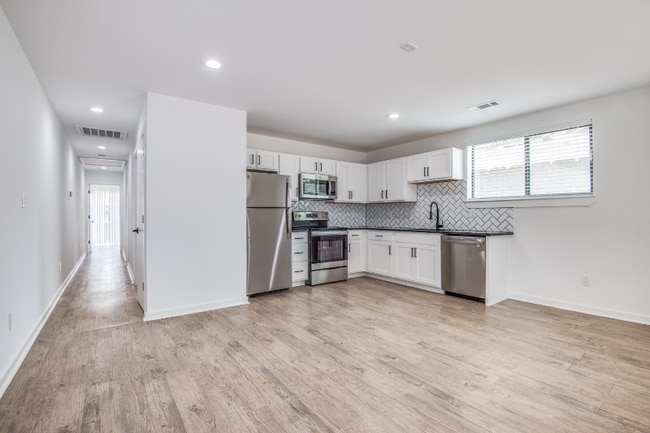 Photo - 410 Lansing St Apartment