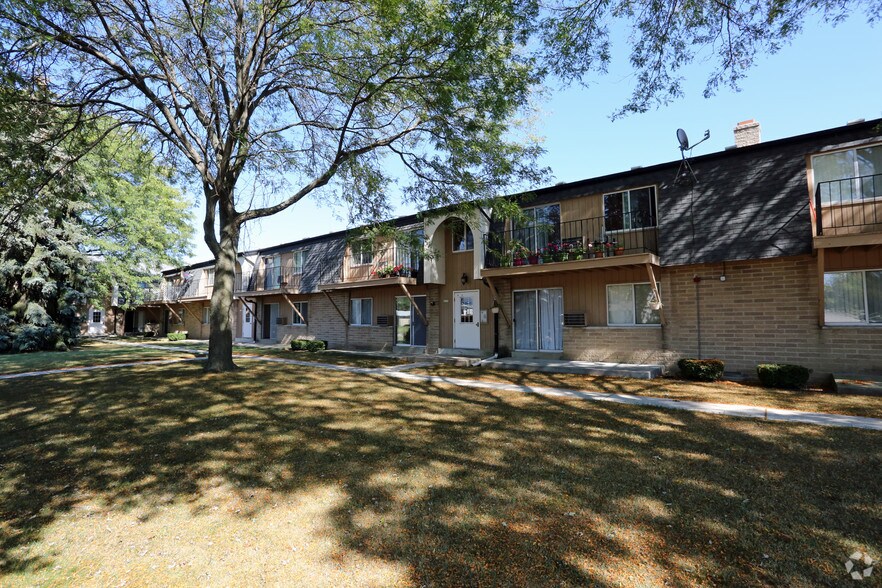 Plaza IV Apartments Rentals Saint Francis, WI