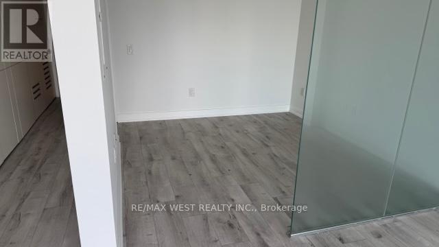 Photo du bâtiment - 625-629-1629 King St W