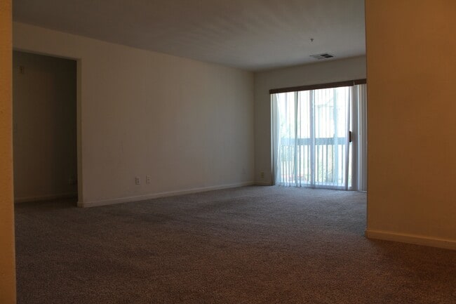 Foto del edificio - 794 Castle Valley Blvd