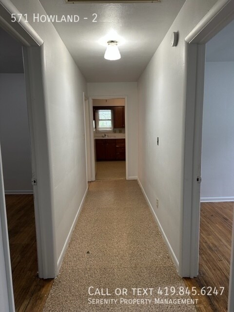 Building Photo - *$300 off first month's rent*Super Cute Tw...