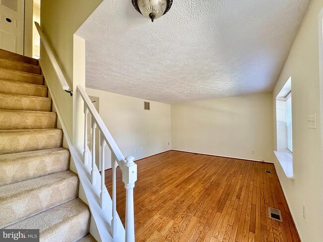 Building Photo - 8064 Steeple Chase Ct