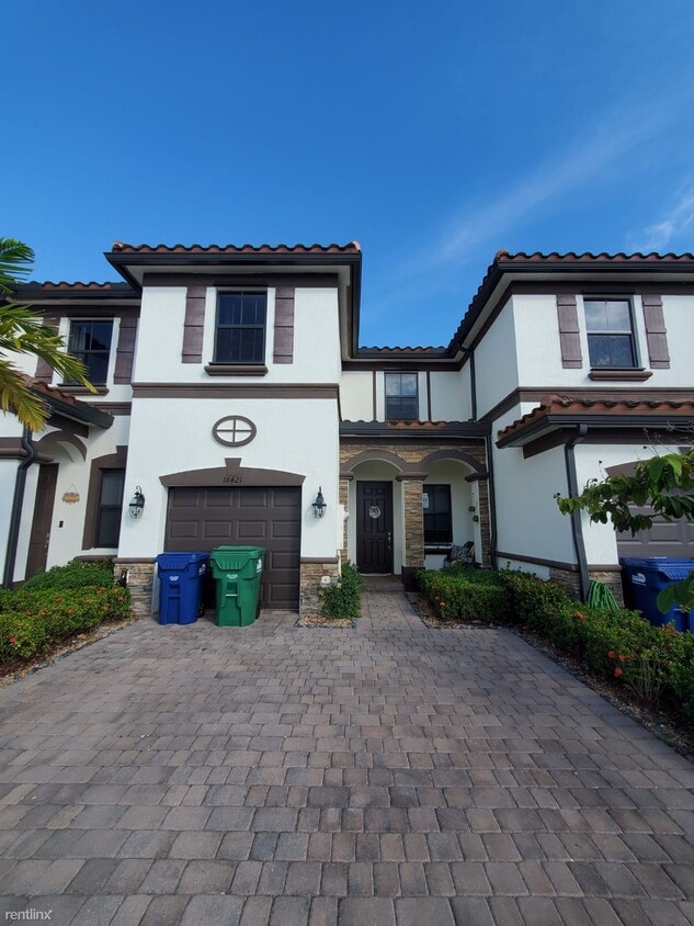 Foto principal - 3 br, 2 bath House - 18421 NW 89th Ct Town...