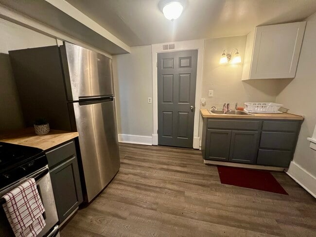 Building Photo - 121 Sumner Ave