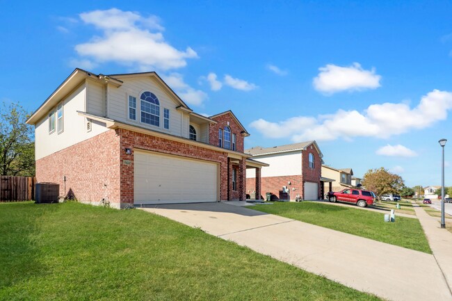 Building Photo - 5705 Chuckwagon Cir