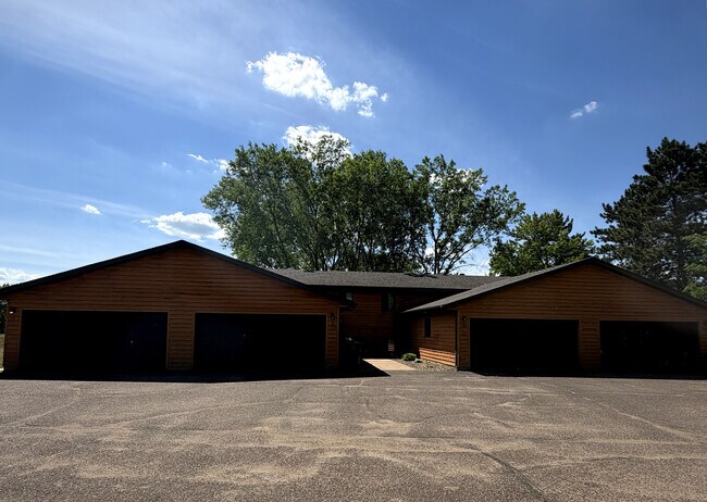 Foto del edificio - 634 Saxonwood Rd
