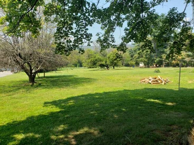 Foto del edificio - 8826 Yellow Springs Rd