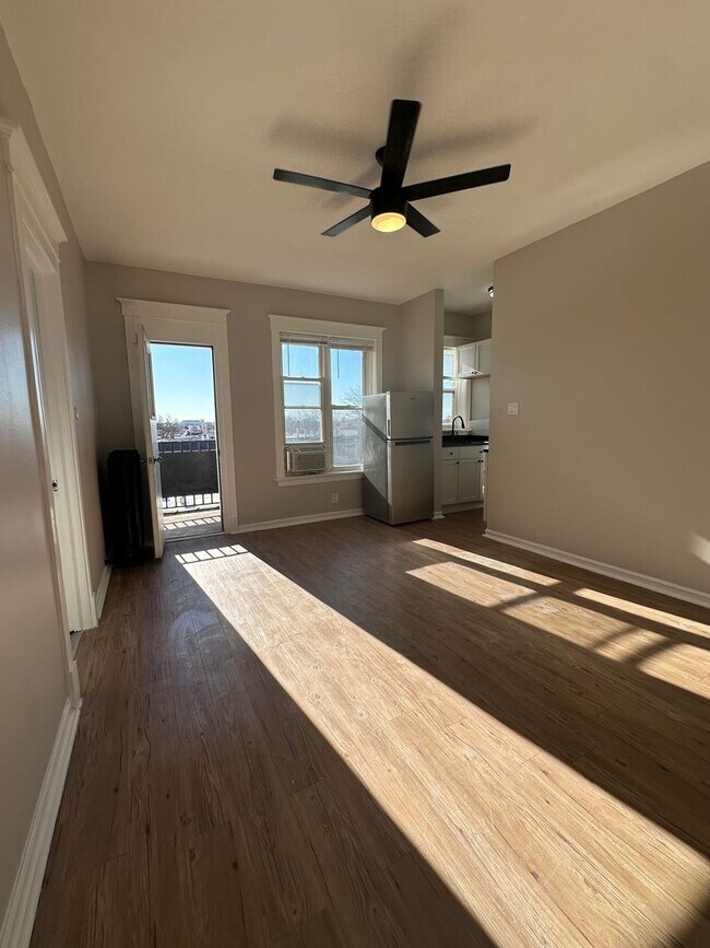 Foto del edificio - 4363 N Kenmore Ave