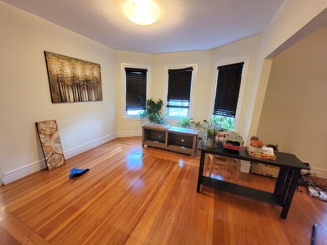 Building Photo - 210 Malden St