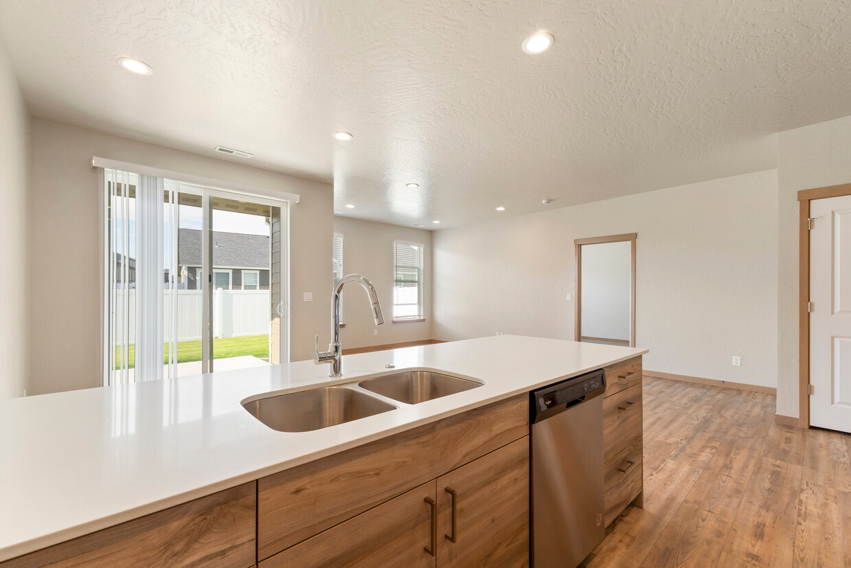 Primary Photo - Majestic Villas