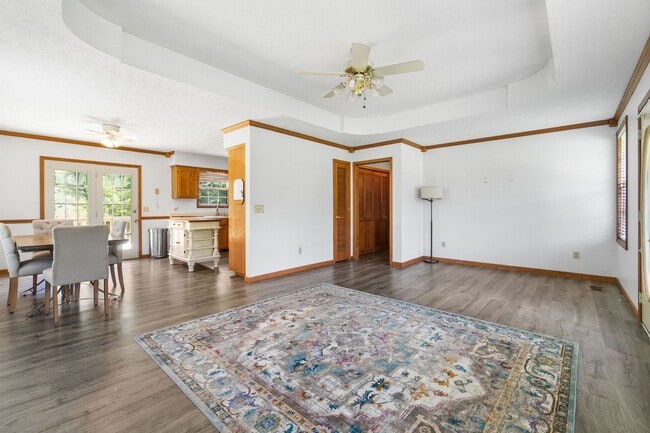 Building Photo - Adorable Home in Pleasant View- COMING SOON!