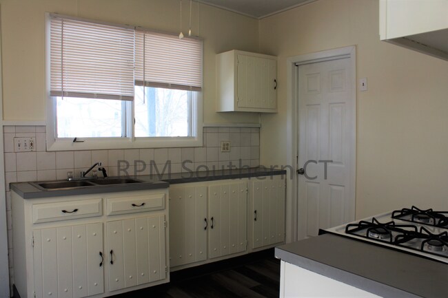 Foto del edificio - 1st Floor – West Haven – Fabulous Location