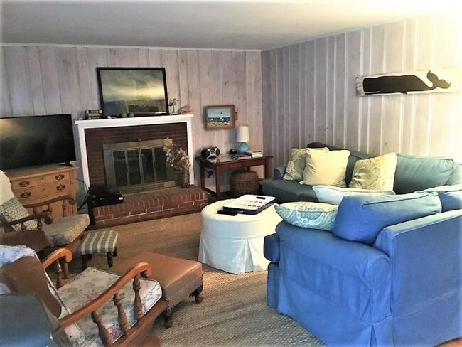 Building Photo - 2 bedroom in Plymouth MA 02360