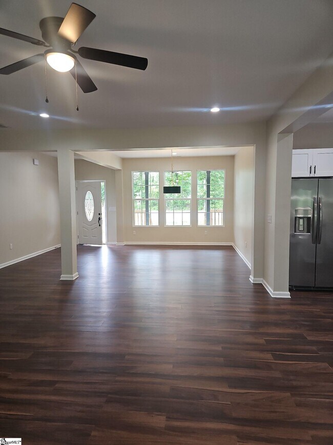 Building Photo - 1505 E Saluda Lake Rd
