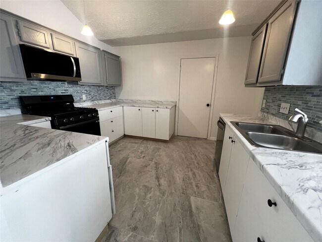 Foto del edificio - 7019 Haven Creek Dr