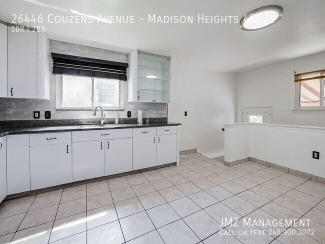 Foto del edificio - 26446 Couzens Ave