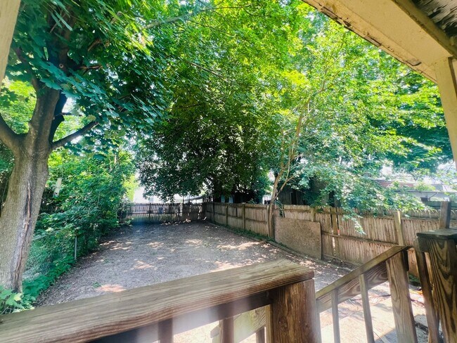 Foto del edificio - Single Family Home w/ HUGE Yard