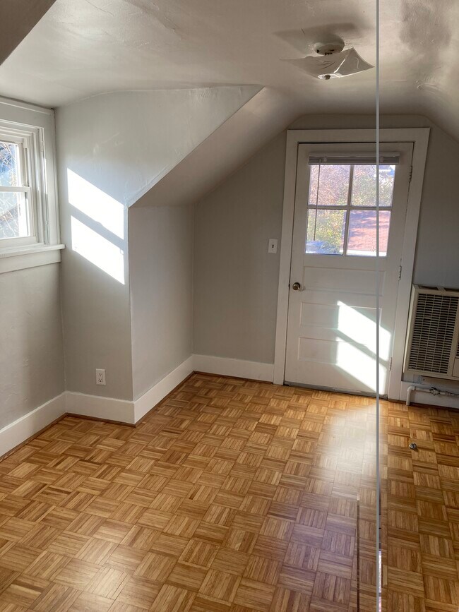 Foto del edificio - 5425 Webster St