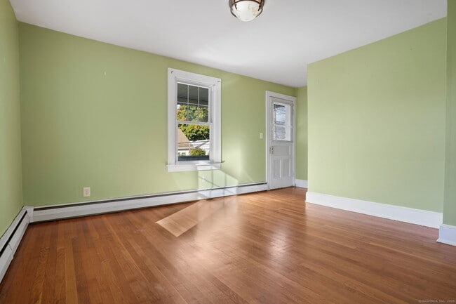 Building Photo - 117 Golden Hill St