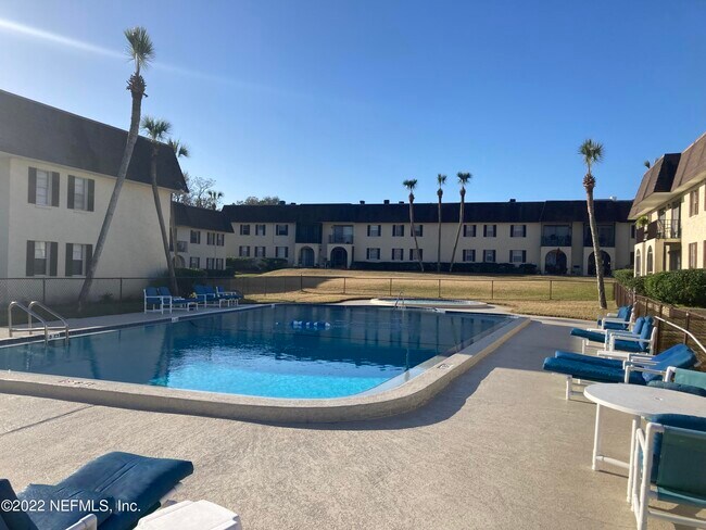 Foto del edificio - 1649 El Prado Rd