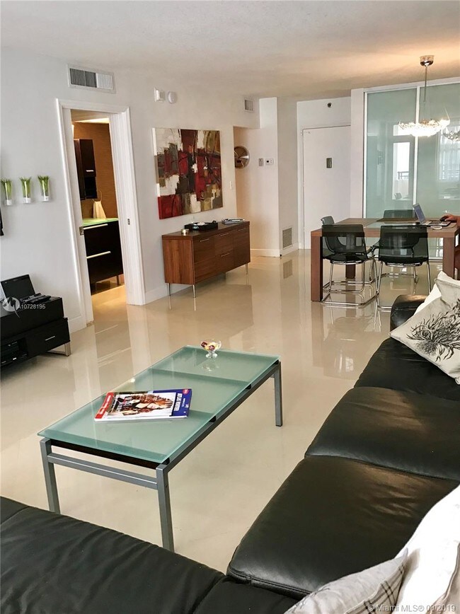 Foto del edificio - 9511 Collins Ave