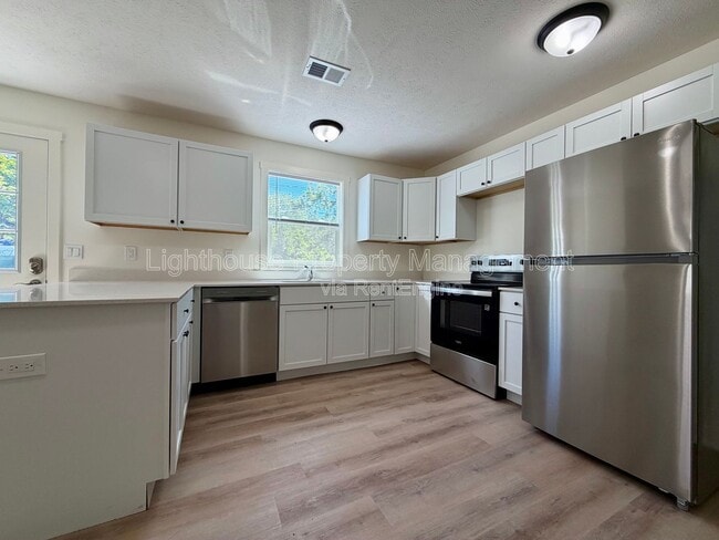 Building Photo - 313 Orchard Ave