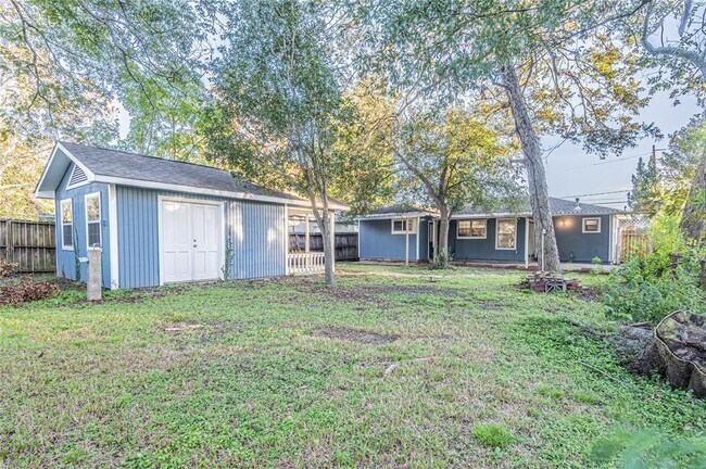 Building Photo - 813 Avenue G