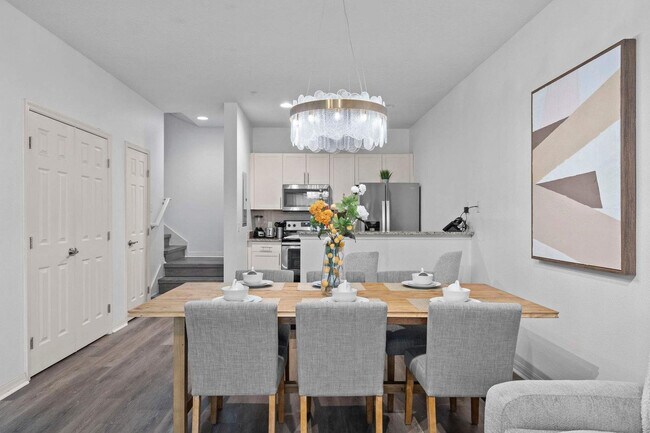 Building Photo - 8939 Shine Dr