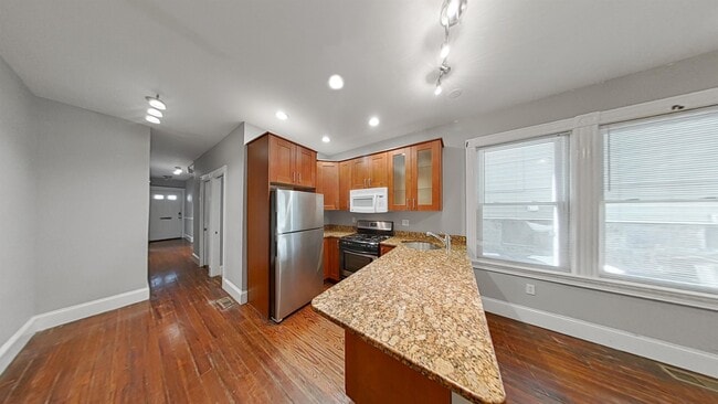 Photo - 737 Parker St Apartment