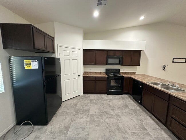 Foto del edificio - 7357 E 36th Pl