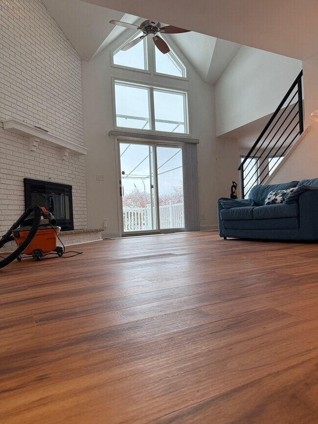 Building Photo - 140 Niagara Shore Dr