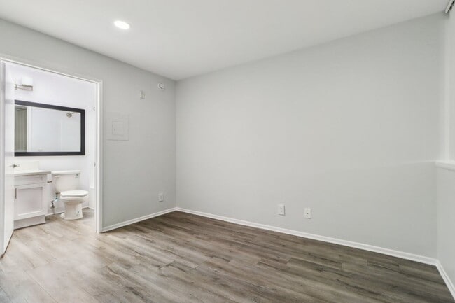 Interior Photo - 1223 Federal Ave