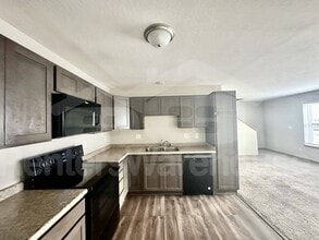 Building Photo - 1166 SE Village View Ln