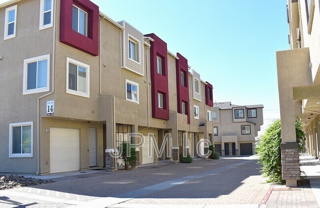 Building Photo - 2992 Silver River Ln