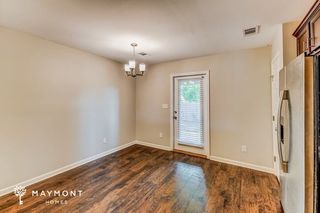 Foto del edificio - 16388 Pottery Ln