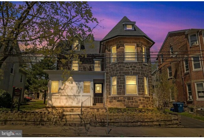 Foto del edificio - 75 W Ashland St