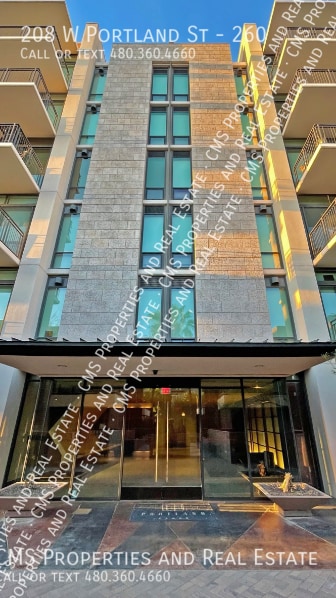 Foto del edificio - 208 W Portland St