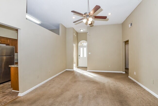 Foto del edificio - 5780 Lancaster Dr