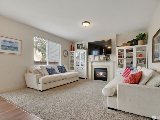 Building Photo - 4 Bedroom Single Family Home in Spanaway