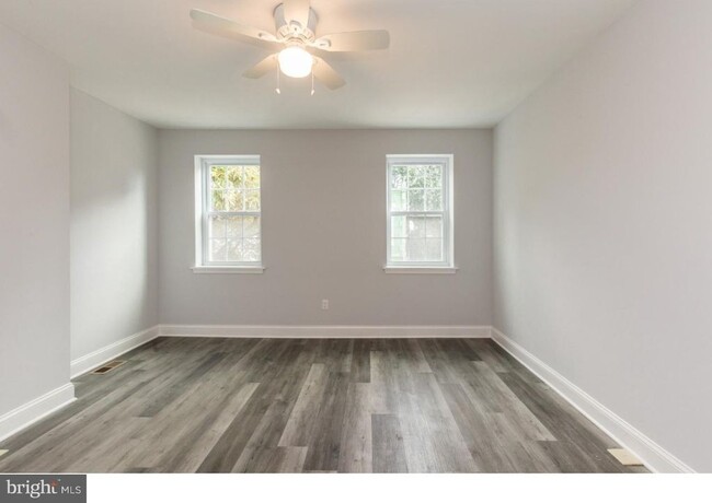 Building Photo - Gorgeous Rental Home in Mantua! Featuring ...