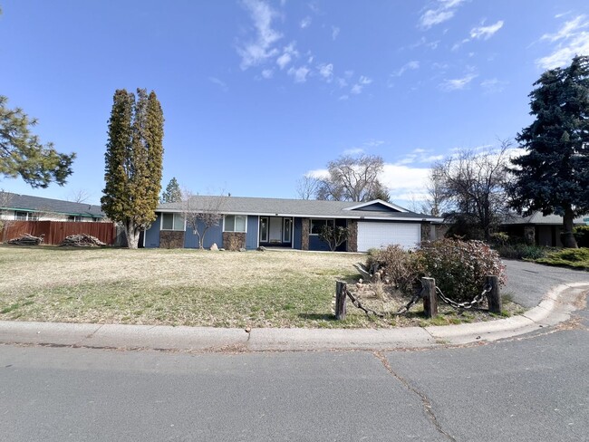 Building Photo - Three bedroom, Two bath house