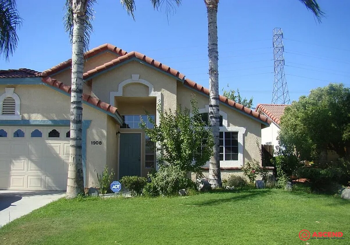 Foto principal - 3-Bedroom Home In Southwest!