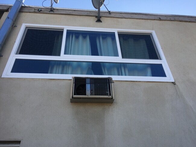 Foto del edificio - 1116 E Elk Ave