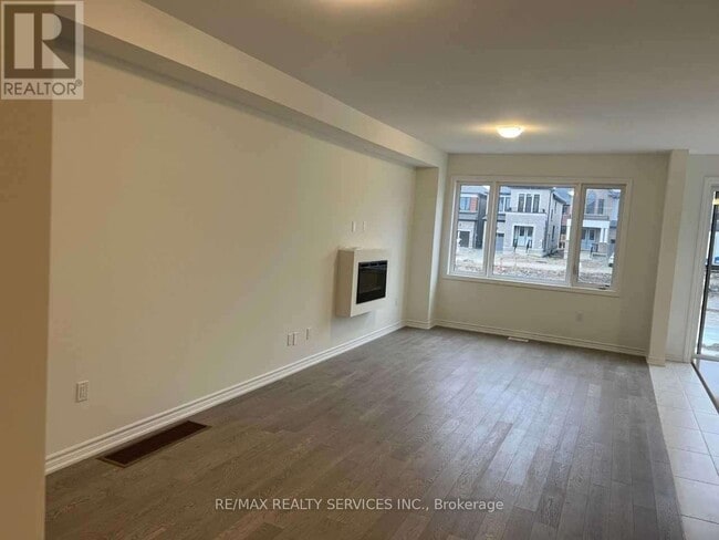 Building Photo - 40 Spinland St