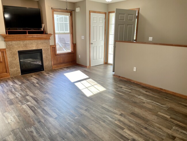 Foto del edificio - 738 NE Spring St