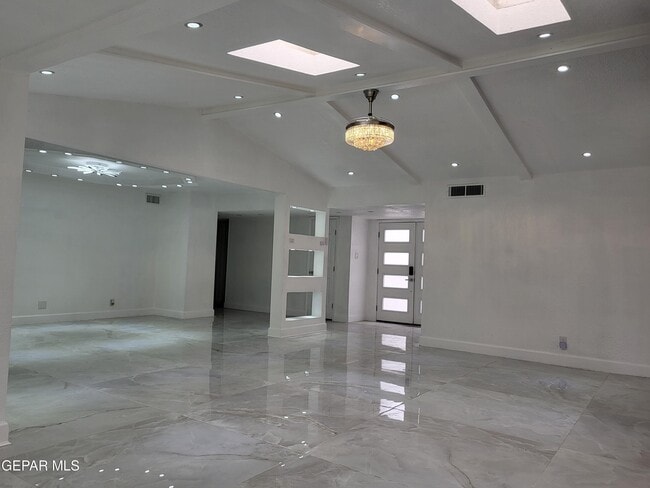 Building Photo - 806 Cortijo Dr